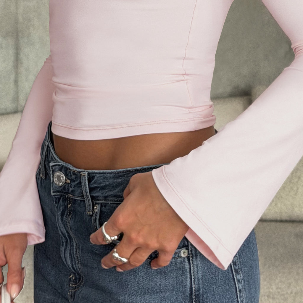 TRENDY QUEEN Women's 3-Piece Long Bell Sleeve Shirts Off-The-Shoulder Neckline Basic Crop Slim Fit Y2K Tops for Fall Fashion & Casual Outings